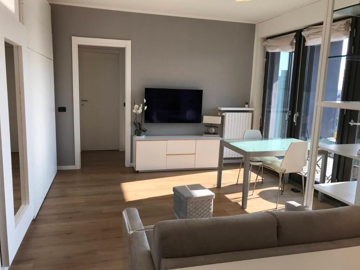 Apartament Fiera Milanocity View With Terrace Next To Shopping Mall Zewnętrze zdjęcie